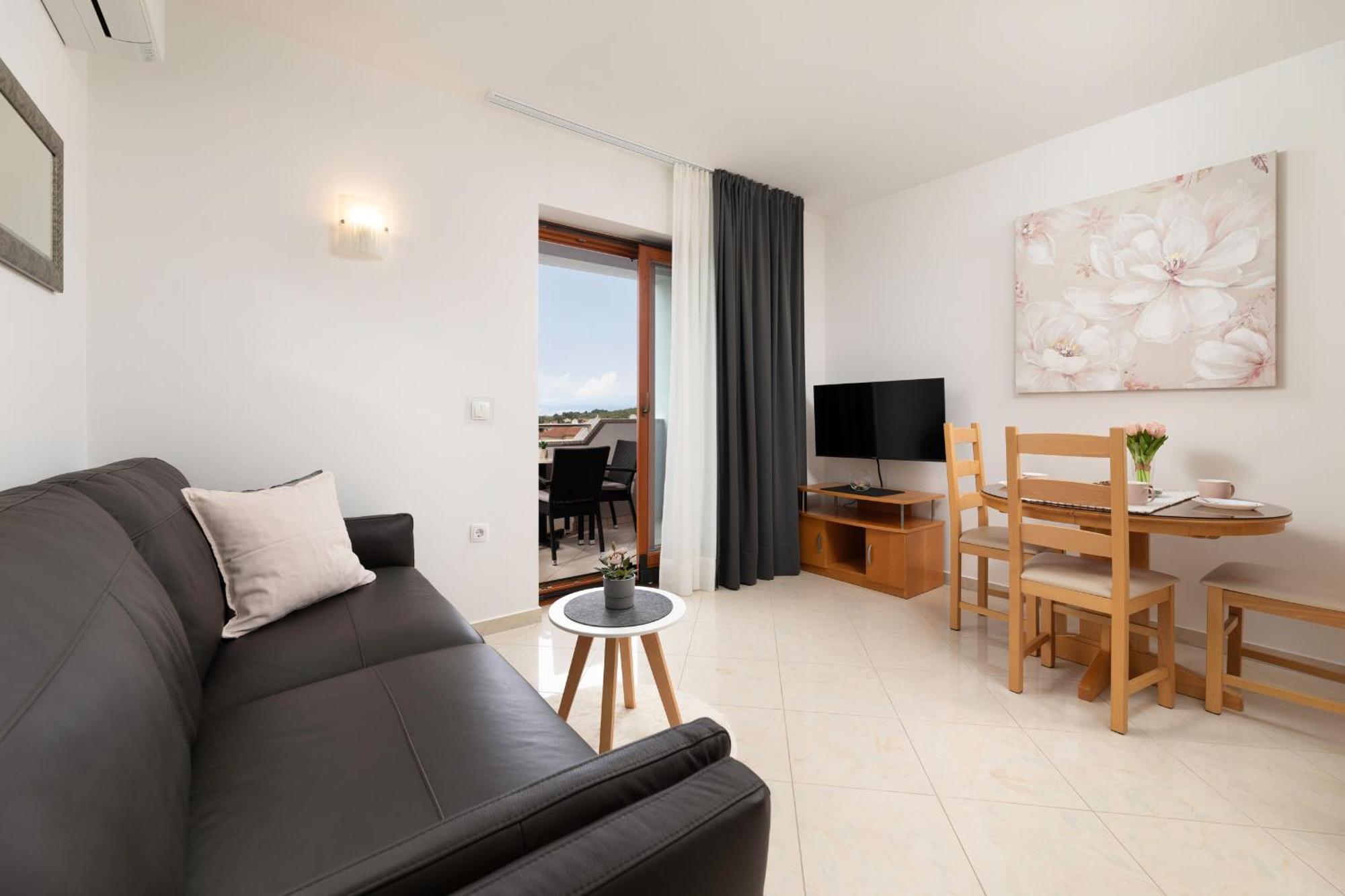 Apartments Kvarner 2 Малинска Екстериор снимка