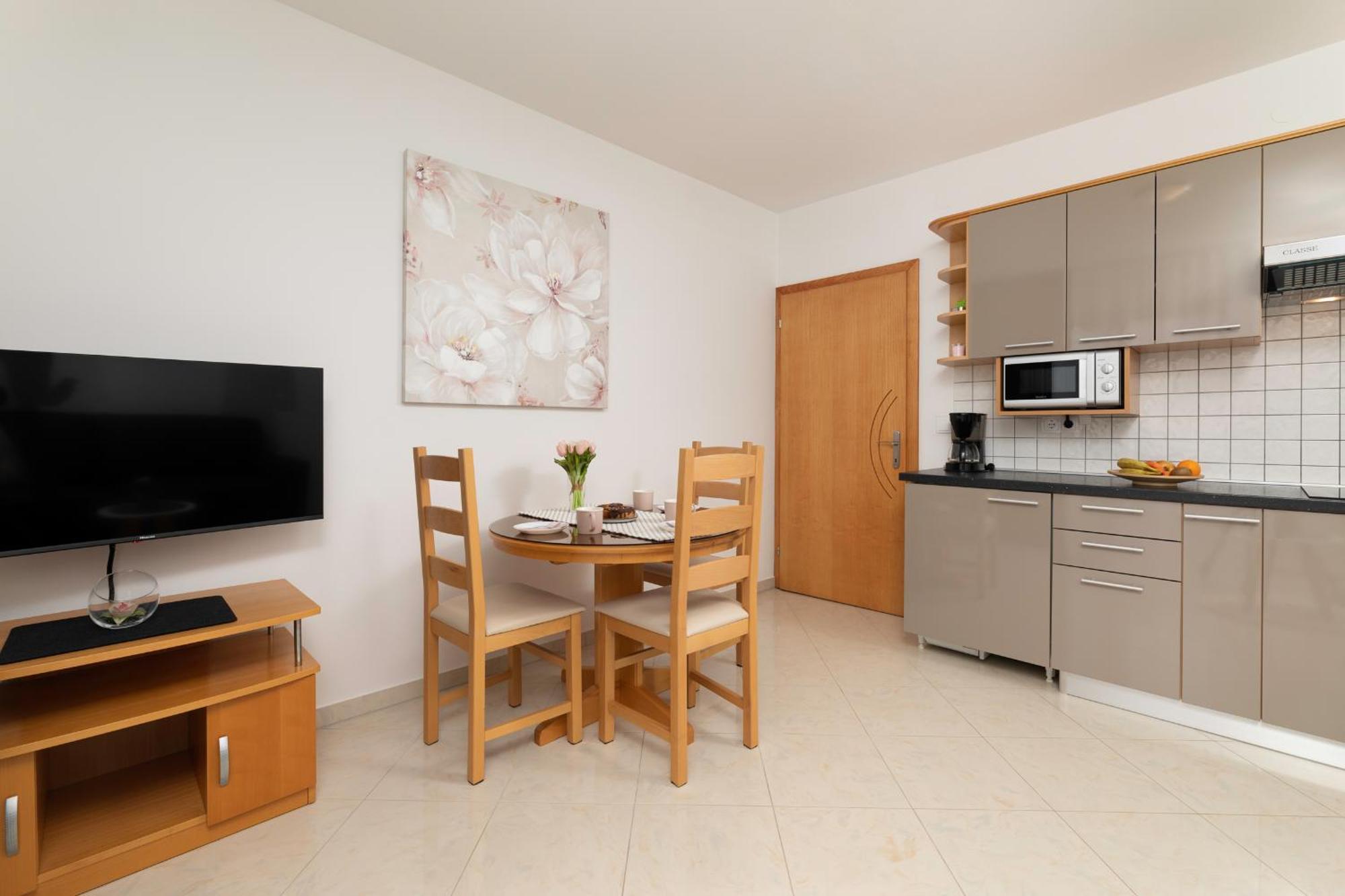 Apartments Kvarner 2 Малинска Екстериор снимка
