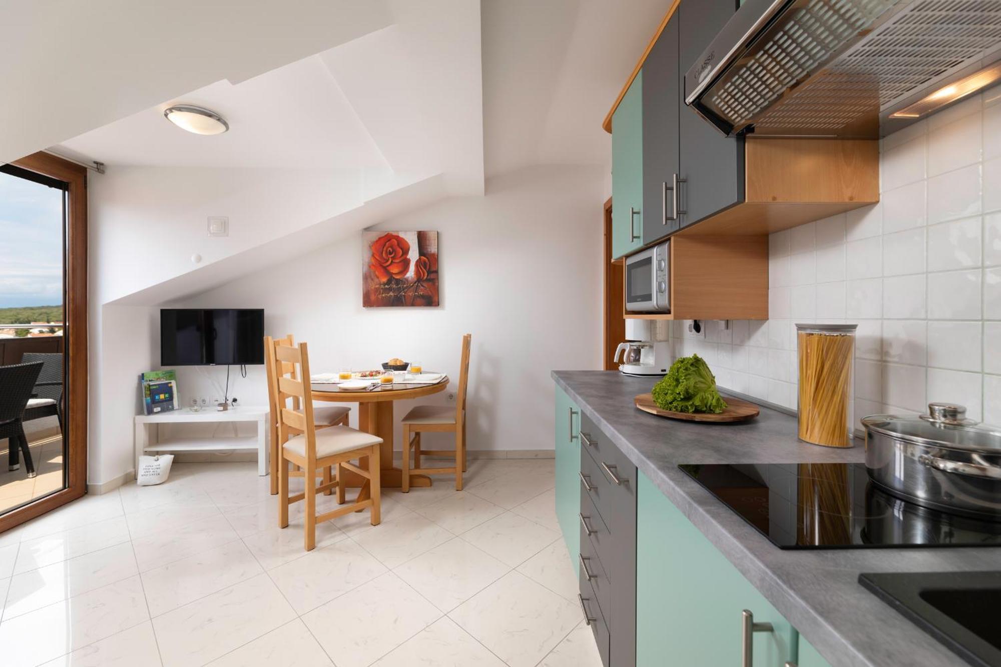 Apartments Kvarner 2 Малинска Екстериор снимка